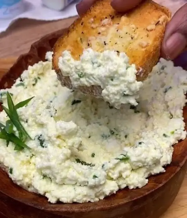 Patê de ricota com cheiro-verde